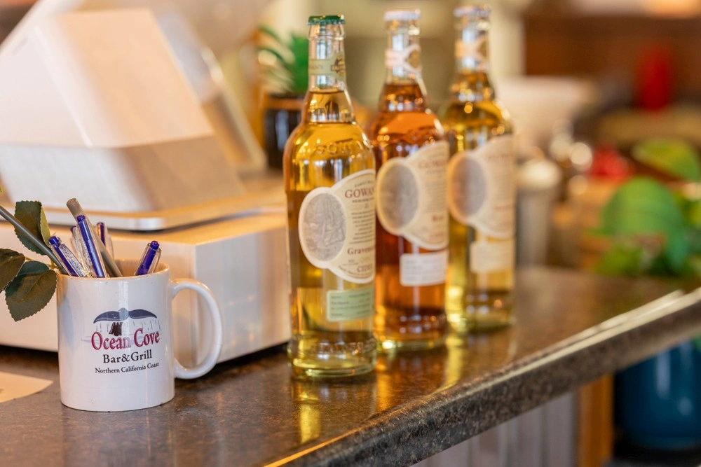 Ocean Cove Lodge dining area with bar, grill, and comfortable seating